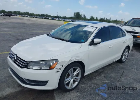 2014 Volkswagen Passat 1.8T Se z USA, uszkodzony, nr VIN 1VWBS7A30EC108934